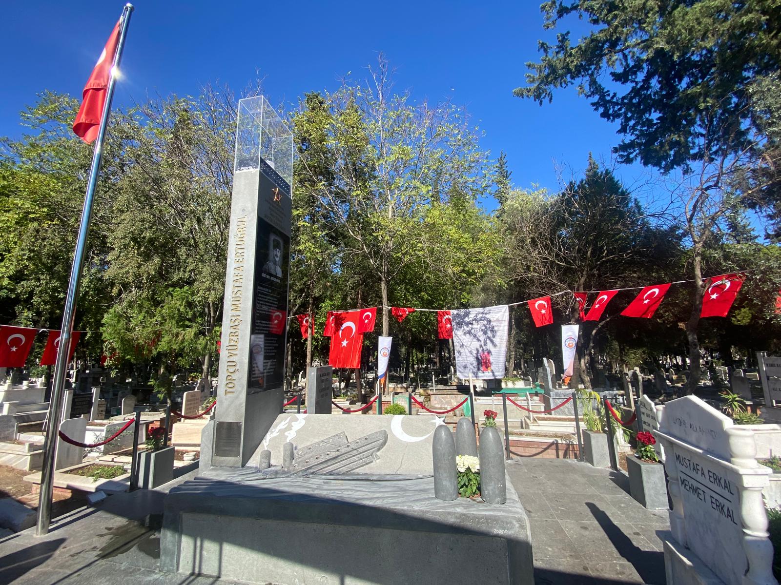 Milli Mücadele Kahramanı Mustafa Ertuğrul Aker Anıt Mezarı